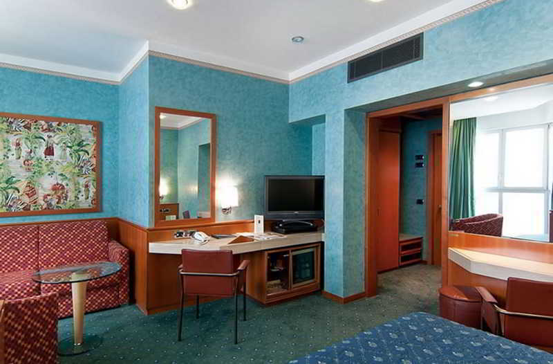 Brunelleschi Hotel Milano Esterno foto