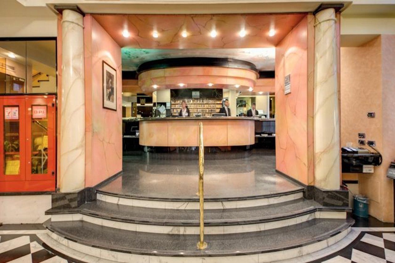 Brunelleschi Hotel Milano Esterno foto