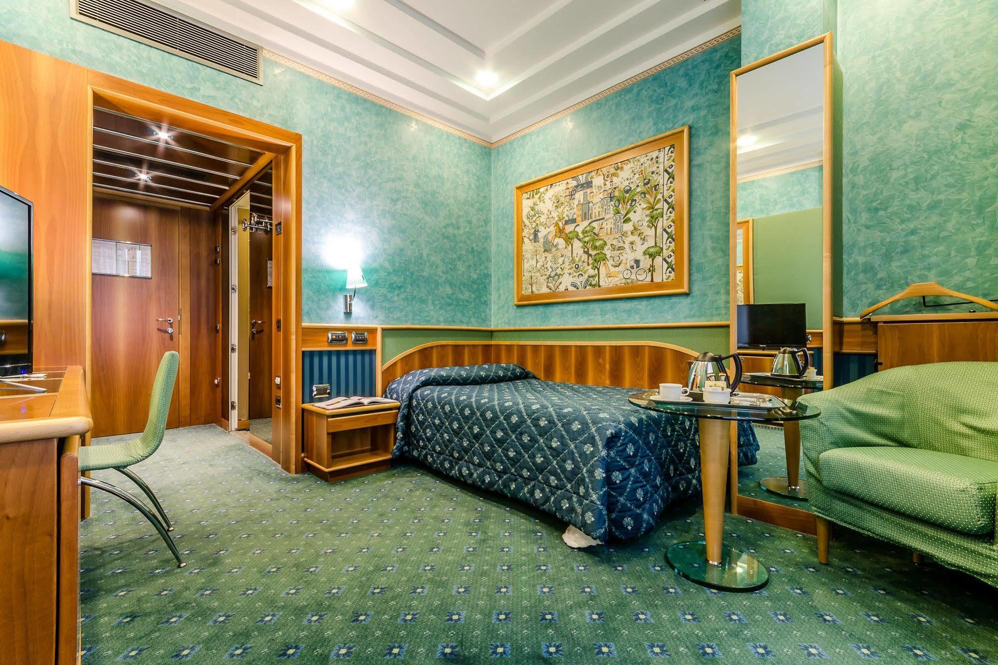 Brunelleschi Hotel Milano Esterno foto