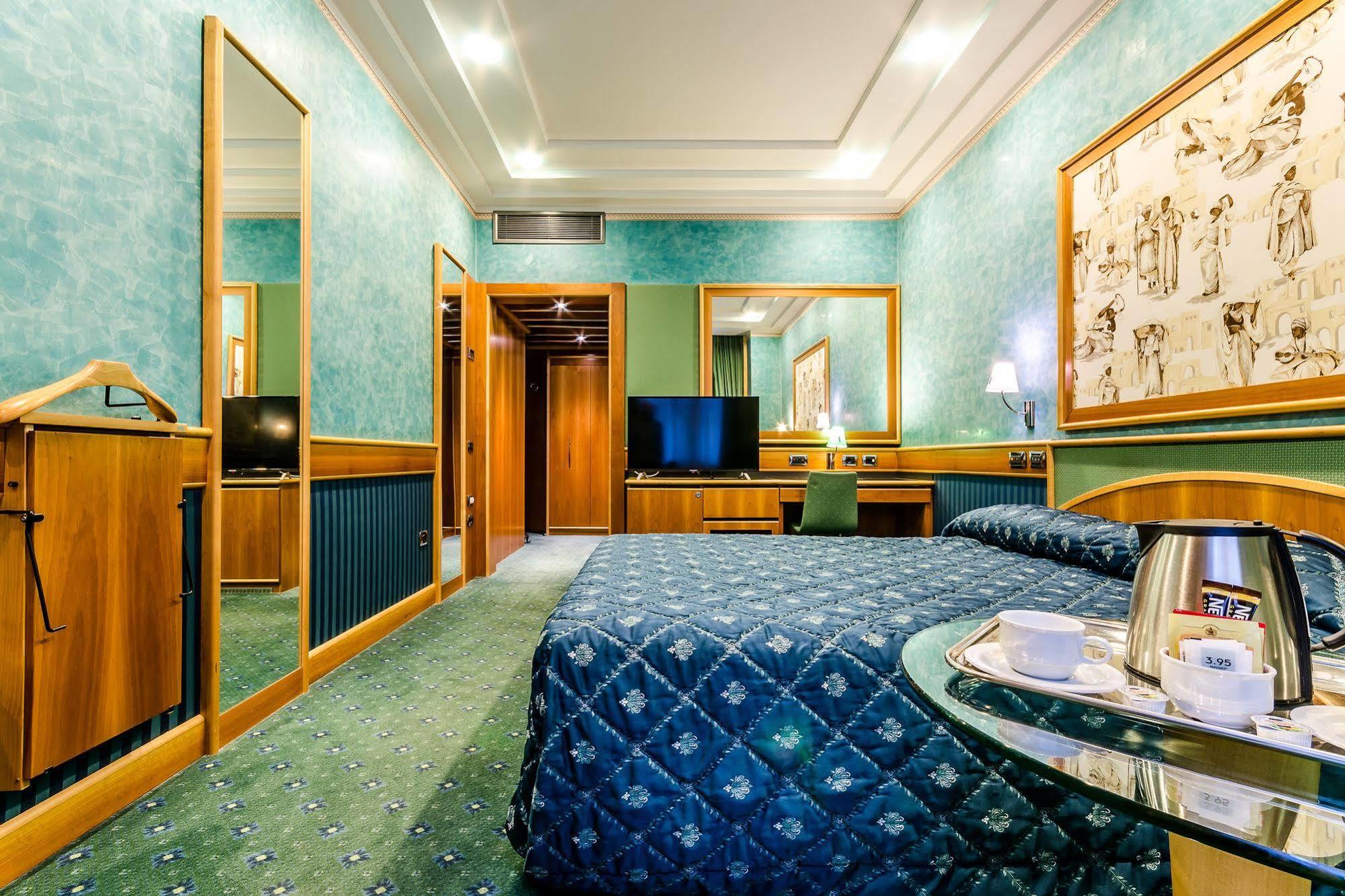 Brunelleschi Hotel Milano Esterno foto
