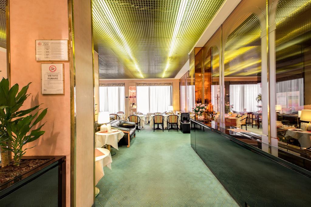 Brunelleschi Hotel Milano Esterno foto