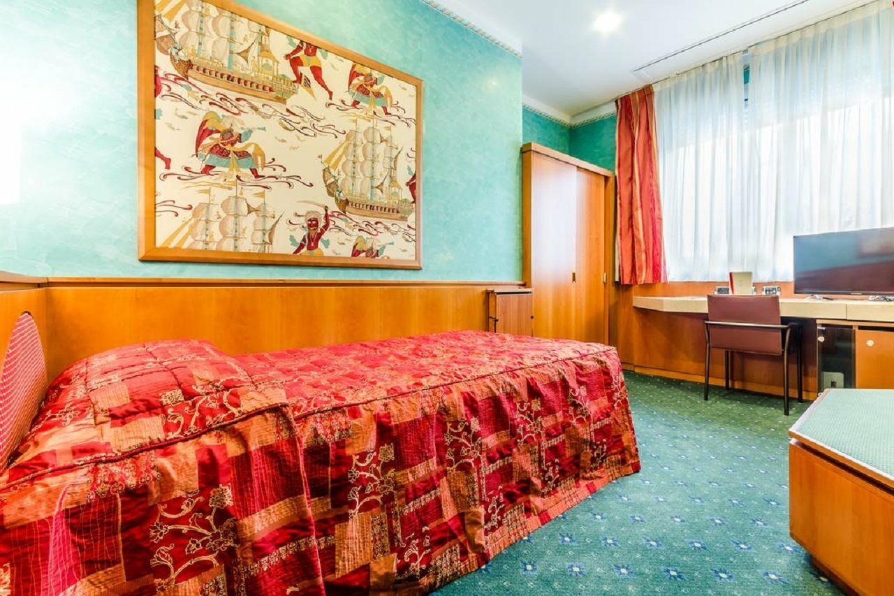 Brunelleschi Hotel Milano Esterno foto