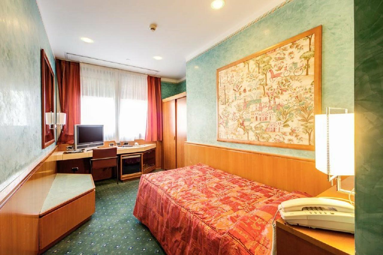 Brunelleschi Hotel Milano Esterno foto