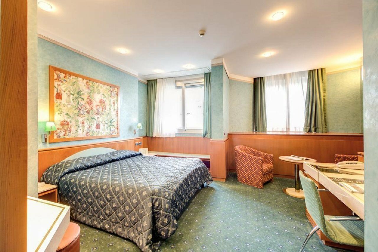 Brunelleschi Hotel Milano Esterno foto