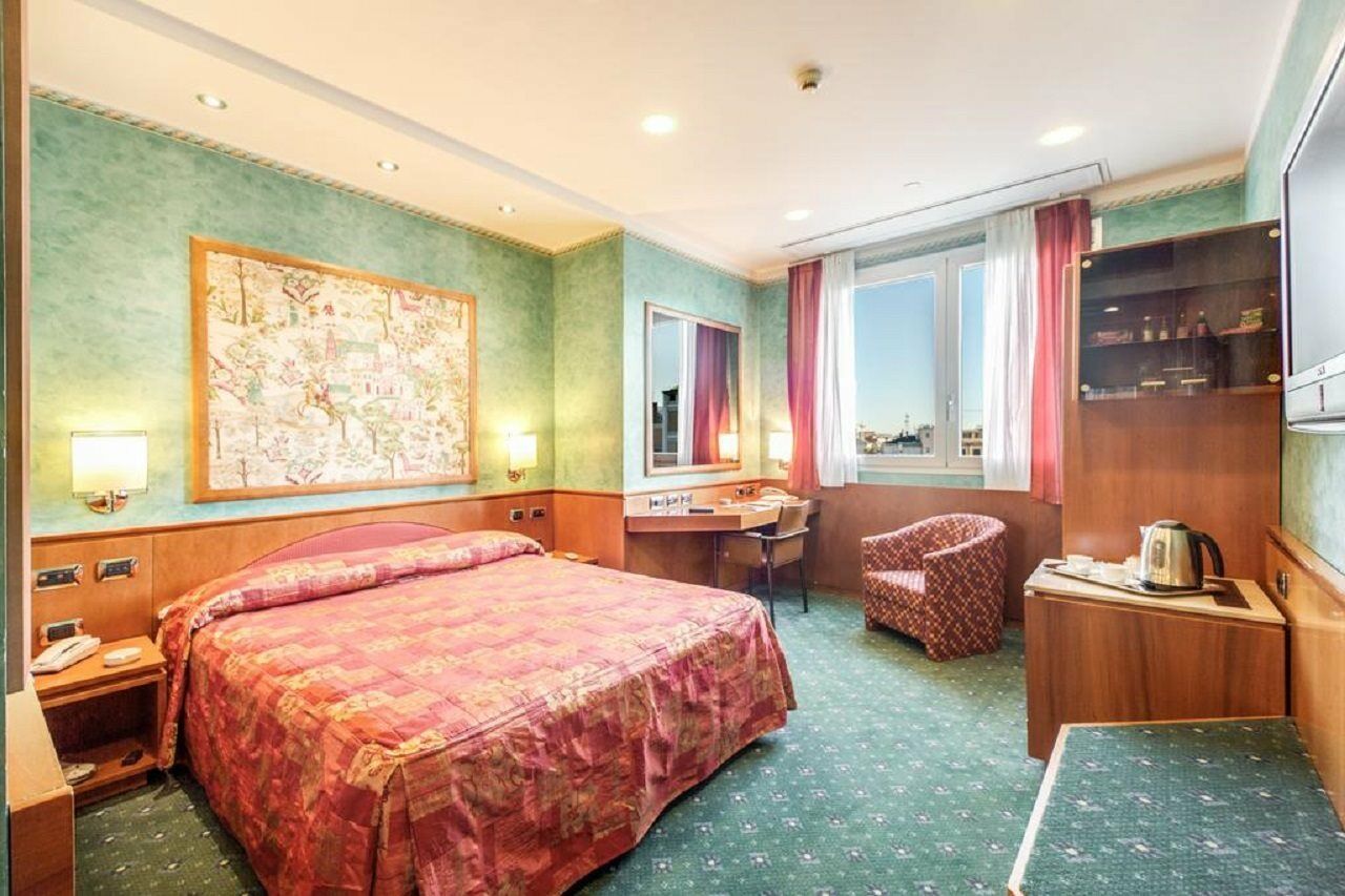 Brunelleschi Hotel Milano Esterno foto